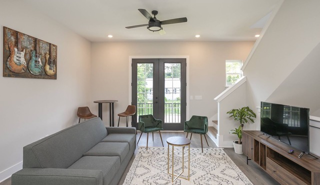 NASH Boutique|3bd 2.5ba|Berry Hill|Sleeps 10