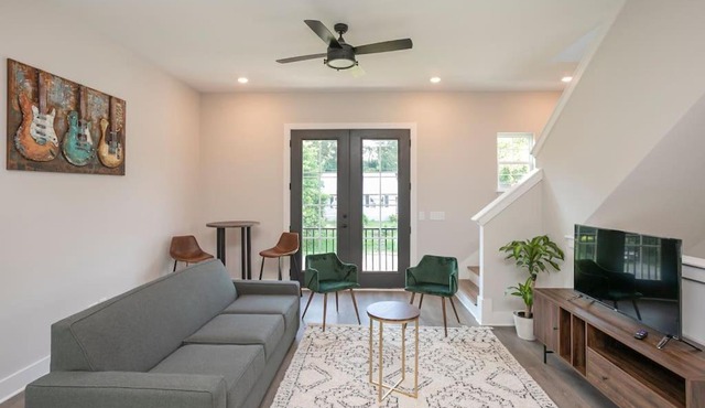 Nash Boutique Stay 3 bd Parking 12 min to DT