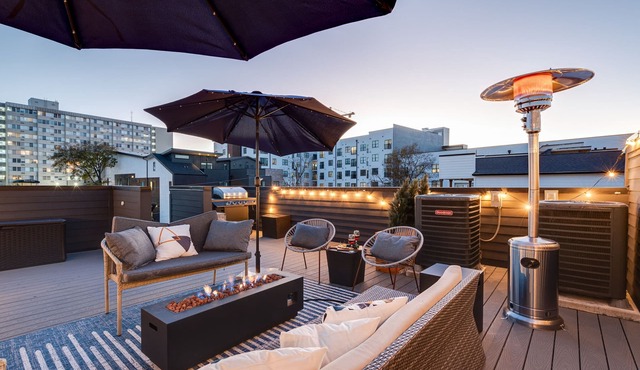 Nash Chic Near DT Rooftop Luxe Comfort