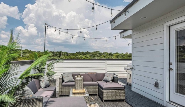Nash Getaway 2 Homes Rooftop Vibes