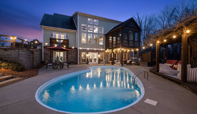 Nashville Best Large Group Retreat– Pool/Hot Tub/Theatre/Karaoke/Gym +