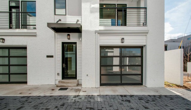 Nashville Dreams - Sleeps 16 - Two Rooftops with Downtown view!