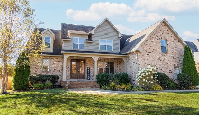 Nashville Oasis 4Bed 3 Bath Mid Term Rent 30 MINUTES TO DOWNTOWN - 35 NI Airport