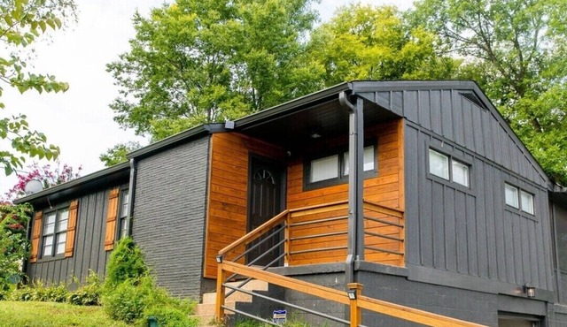 Nashville palace .The home away from home.