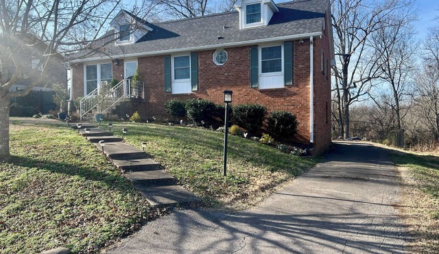 Nashville Retreat near BNA - Pet Friendly + Backyard BBQ