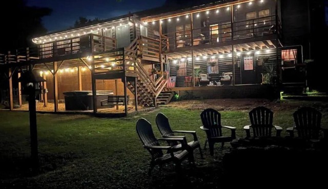 Nashville Riverfront Retreat-with Hot Tub.