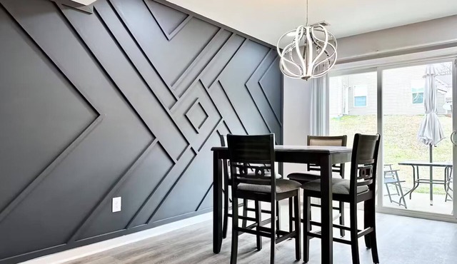 "NASHVILLE'S HIDDEN GEM" 3-bedroom house 10 Min from town Nashville!