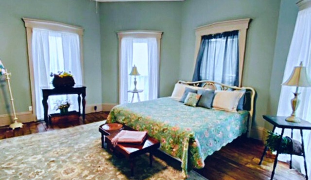 Nashville Suite #2: Pet Friendly, Steps Away from Shops and Restaurants.