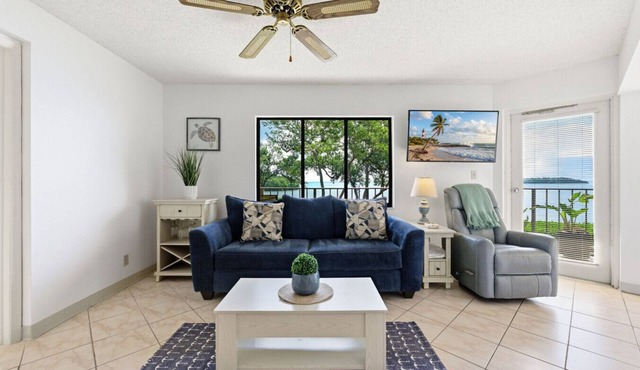 Nature Lover’s Paradise: 2BR/2BA Bayfront Retreat 🌿