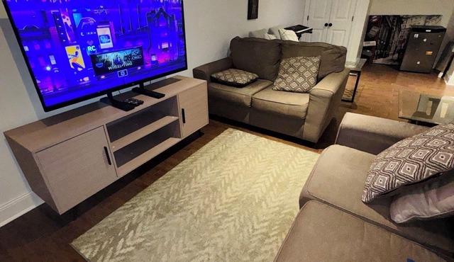 Nathan’s One Bedroom Suite