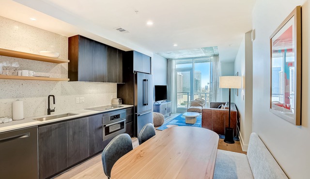 Natiivo Austin 23rd flr condo - skyline-view balcony - luxe rooftop pool & gym