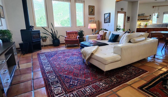 National Forest Nature Retreat! One Month Minimum. Pet Friendly. Outdoor Kitchen
