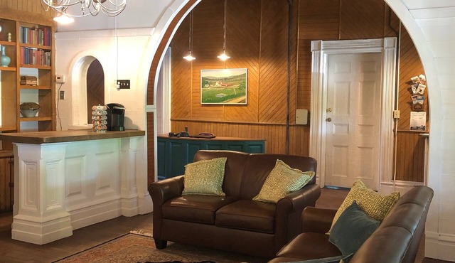 National Historic Landmark Inn 10 min from Ithaca & Cornell