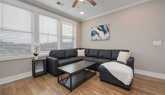 Nations Gem | 7 Min Broadway | Parking | Sleeps 6