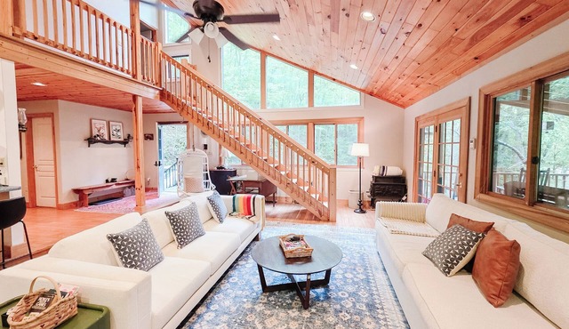 Native Gem Mountain Chalet with Views Near Smoky Mountains, Trails & Waterfalls