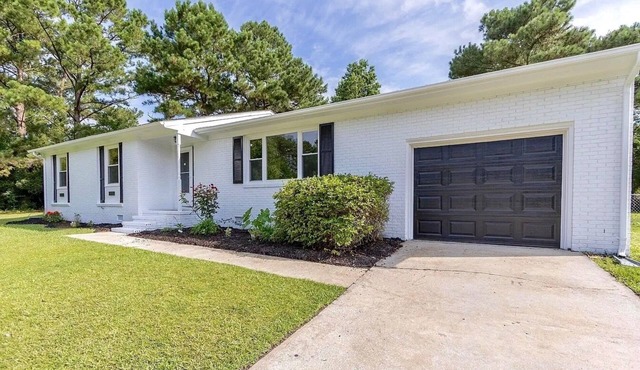 Native Nest: cozy 3-bedroom house in Jacksonville with WiFi, AC