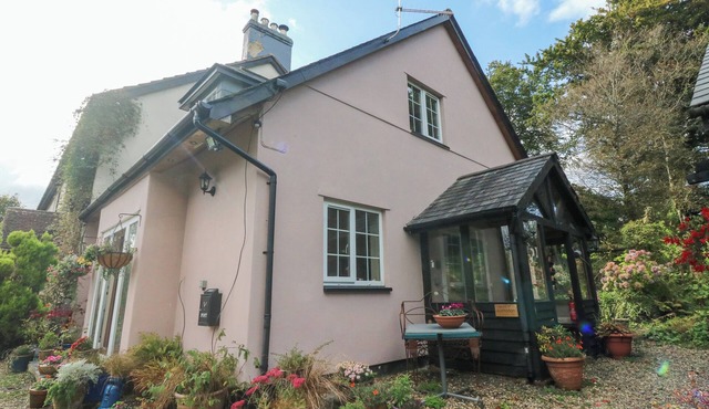 NATTADEN @ FOURWINDS, pet friendly, with open fire in Okehampton