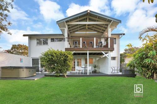 Natuna Lakeside Retreat