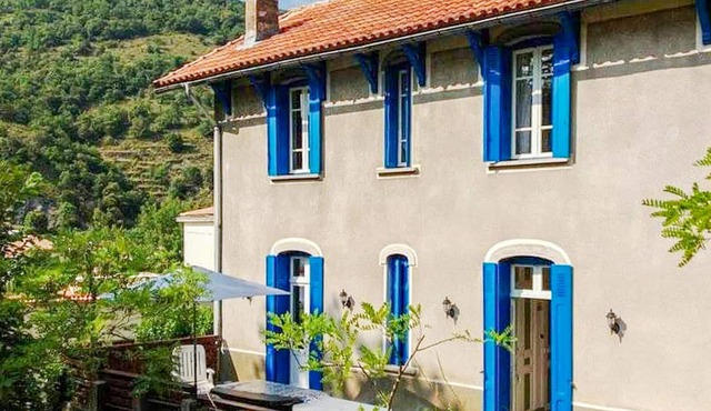 Natural and authentic cottage in beautiful surroundings.