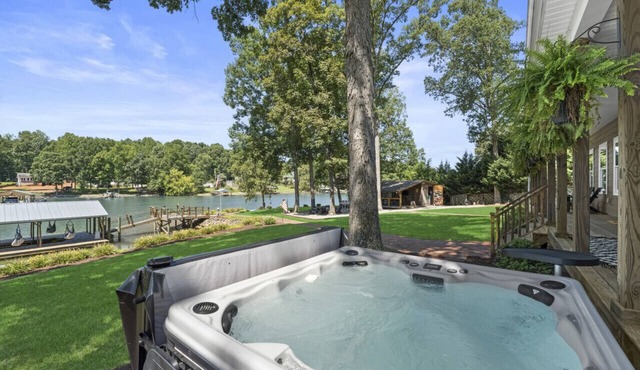 Natural High Lakefront Retreat: Spacious Family Getaway with Entertainment Room, Huge Backyard, and More!