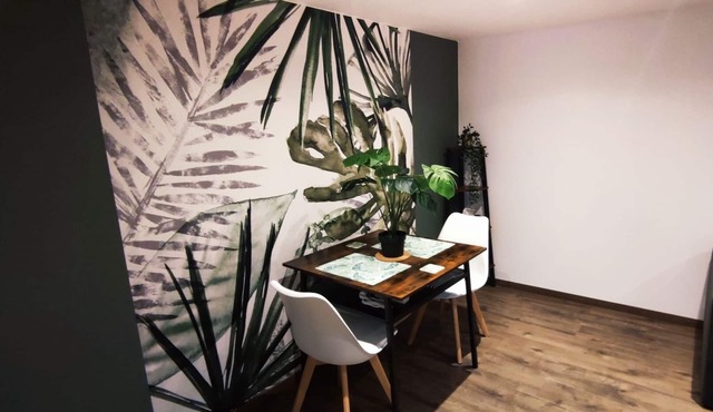 Natural: Quiet and pleasant studio