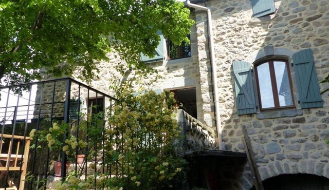 Natural stone house "La Maison d'Anna Thémé" in the south of France for up to 12 people.