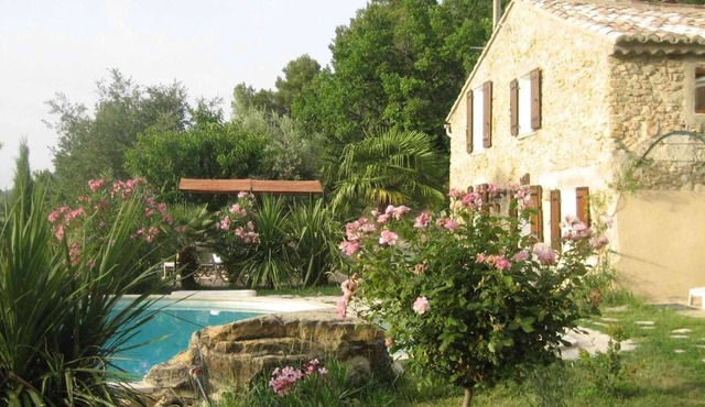 Natural stone house in a picturesque panoramic location in the Dentelles