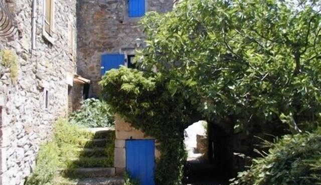 Natural stone house with character at the foot of the Cevennes