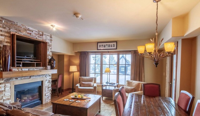 Natural Wood Interior Design | Spectacular Lake Views | Hot Tub and Pool Access