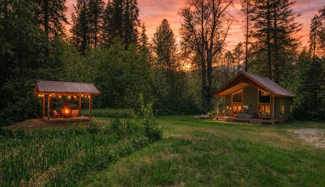 Nature Acres-Hot Tub, Yard, WIFI, EV, Dogs OK