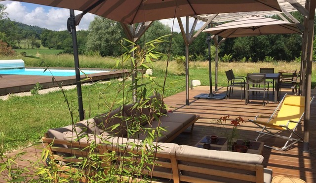 Nature and serenity between lake and mountain