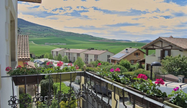 Nature, art and entertainment at the foot of the Sierra del Perdon