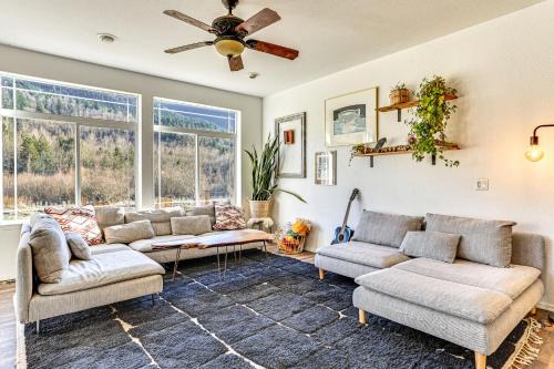 Nature Art Retreat on Breckenridge Creek with Pond!