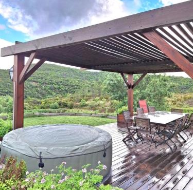 Nature, cascade & jacuzzi