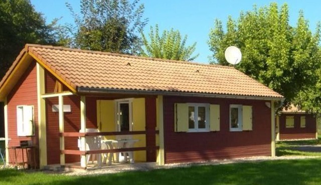 Nature chalet with terrace and parking in Mélisey