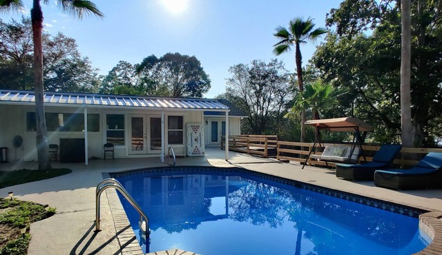 Nature Coast's Gem. Private Pool Home Pet friendly!