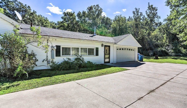 Nature + Comfort: 4BR Retreat on 5 Acres Near UT