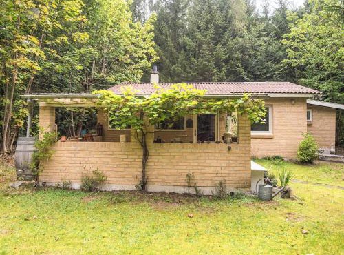 Nature Cottage with Terrace by Gudena