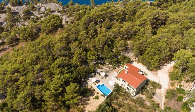Nature embraced Villa Stina w/pool and big outdoor area for art and music lovers