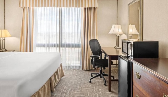 Nature Escape! 4 Great Units, Free Breakfast, Minutes to Rimrocks