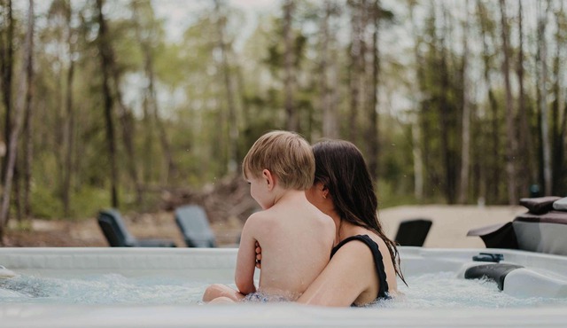 Nature Escape Near Tremblant: Hot Tub & Lake access