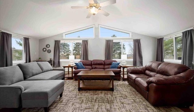 Nature Escape - TONS of space, Theme game room, Fire Pit & Grill