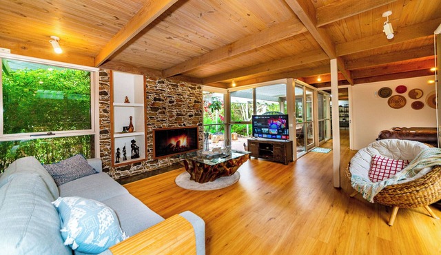 Nature Escape with Luxe 4K Cinema Close to Airport