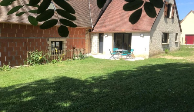 "Nature et Douceur" and its green park within easy reach of many activities