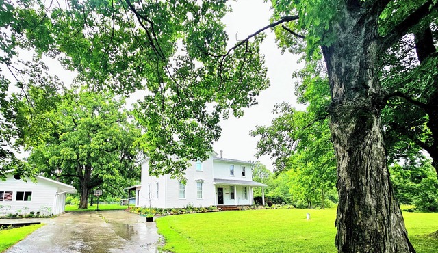 Nature-Filled Family Retreat Near Ann Arbor I Gardens, Bonfire & Wildlife