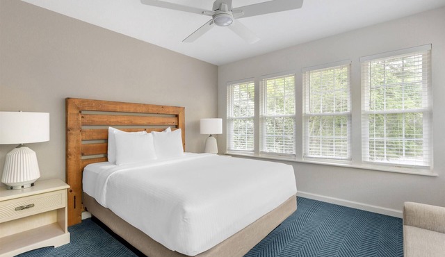 Nature-Focused 4BR Loft Suite: In-Room Laundry near Kitty Hawk Woods Reserve