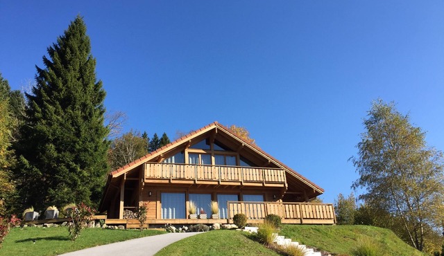 Nature, forest edge, stream, bbq, sauna, wifi, billiards, electric charging station