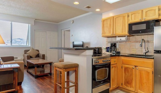Nature Getaway! Relaxing Unit w/Amazing View | Close to Downtown