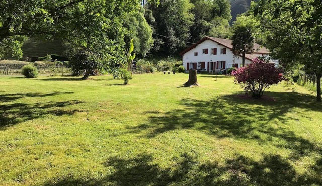 Nature gite (2 suites) near Espellette and Cambo les bains Pets welcome