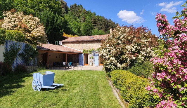 Nature house in the Monts d'Ardèche with sauna, cabin and river